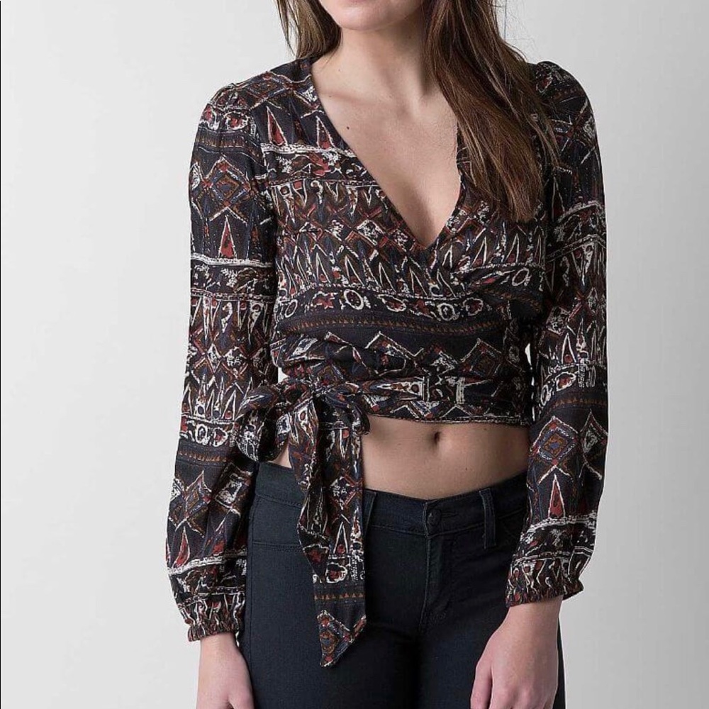 Volcom Wrap Shirt.   XS